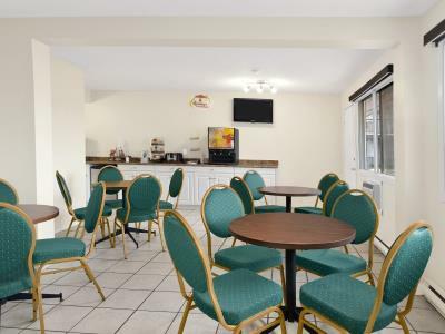 Super 8 By Wyndham Kamloops East Motel Exterior photo